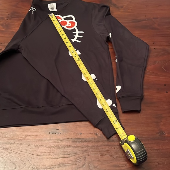 Hello Kitty Sanrio Women’s Sweatshirt - Size XSMALL - Runs Large - Picture 4 of 8